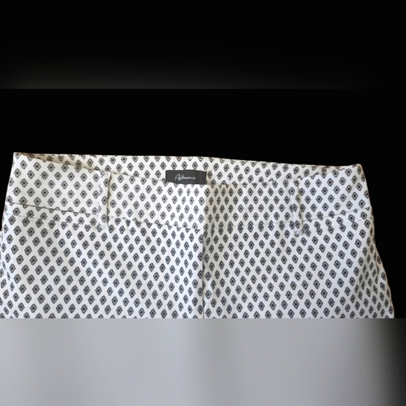 Reitmans White and Black Geometric Chic Crop, High Rise Pants, Size 12, Pull-on, - Picture 7 of 8